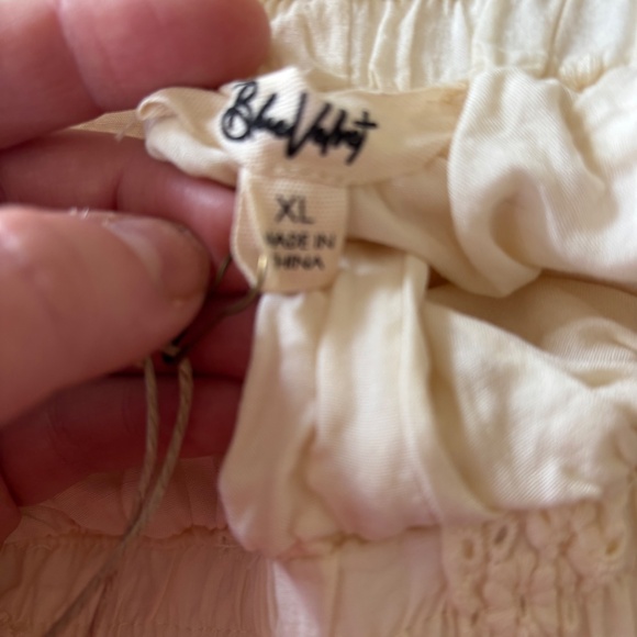 Blue Velvet cream eyelet cargo joggers - Picture 2 of 2